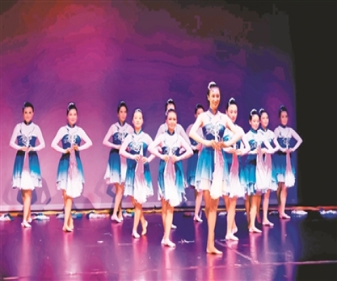 英中表演艺术舞蹈学院院长周航宇—— 在英国推广中国舞